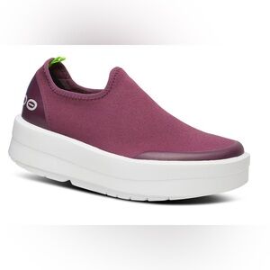 Oofos Women's Canvas Slip-On Sneakers - White and Mulberry